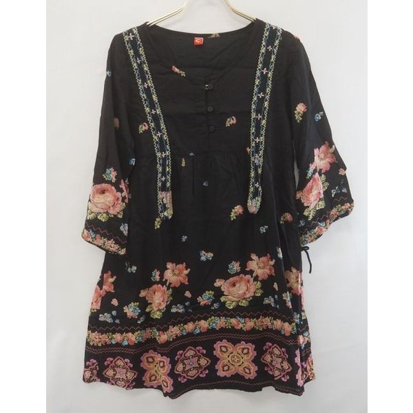 Amira clothes